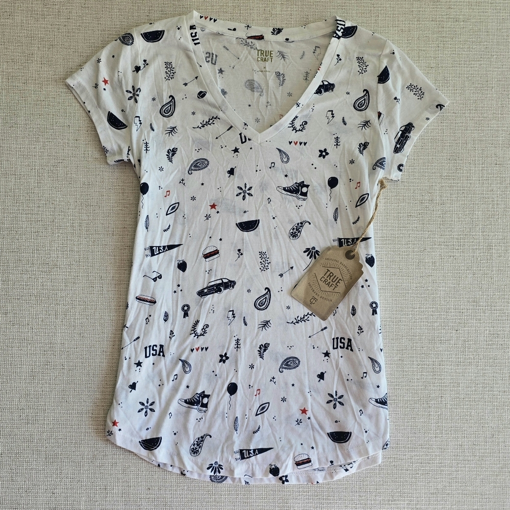 TRUE CRAFT womens patriotic v-neck tee